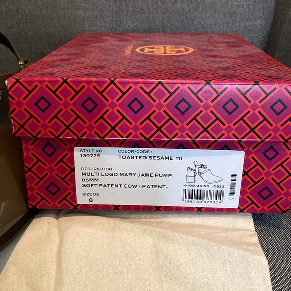 Tory Burch Mary Jane pump. Excellent cond. SZ 8. Toasted sesame patent leather. - Picture 9 of 10